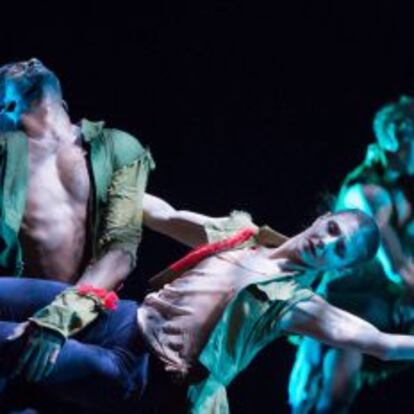 Junor Souza &amp; Alina Cojocaru del English National Ballet en &#039;Lest We Forget&#039;.