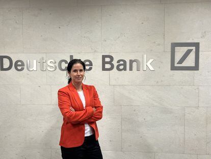 Asume el puesto de directora del departamento legal en Deutsche Bank, donde se incorporó en 1998. Desde entonces, ha ocupado diferentes posiciones en el departamento jurídico de la entidad.