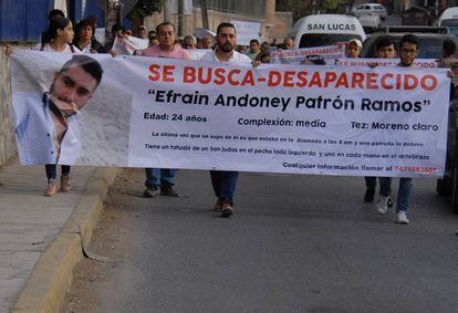 Familiares de uno de los desaparecidos realizaron una protesta en Chilpancingo.
