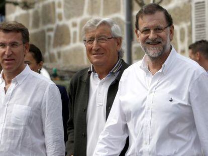El presidente del Gobierno, Mariano Rajoy acompa&ntilde;ado del presidente de la Xunta, Alberto N&uacute;&ntilde;ez Feij&oacute;o, y el alcalde de de Mondariz, Jos&eacute; Antonio Lorenzo. 
