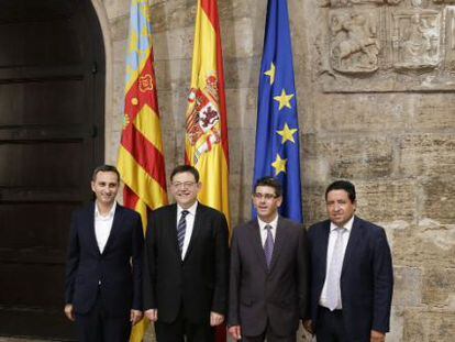Puig, segundo por la izquierda, entre los presidentes de las Diputaciones de Alicante, Valencia y Castell&oacute;n.