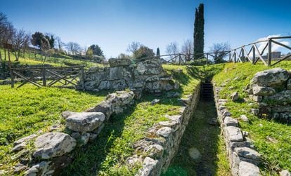 Ruinas etruscas en el yacimiento arqueológico de Vetulonia, en la Toscana.