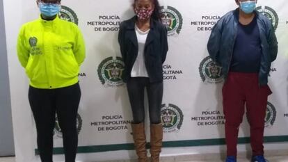 Carolina Galván y Nilson Díaz tras ser detenidos por la policía de Bogotá, en 2021.