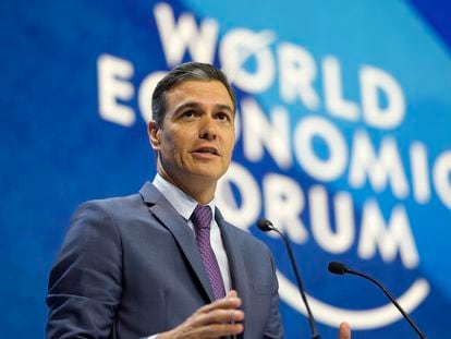 El presidente del Gobierno español, Pedro Sánchez, pronuncia su discurso durante el Foro Económico Mundial en Davos, Suiza, el pasado 24 de mayo.
