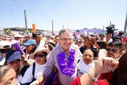 Marcelo Ebrard en una caminata con mujeres el 23 de junio en Pachuca (Hidalgo).