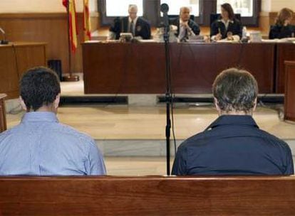 La Audiencia de Barcelona juzga a los dos acusados de quemar a una indigente