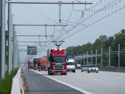 Un camión de Scania utiliza un sistema de carga eléctrico desarrollado por el grupo Siemens.