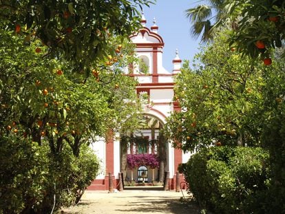 Fachada principal de la Hacienda Guzmán.