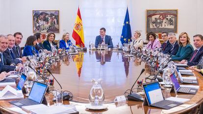 El presidente del Gobierno, Pedro Sánchez, preside el primer Consejo de Ministros de la nueva legislatura, el pasado miércoles en el Palacio de La Moncloa.