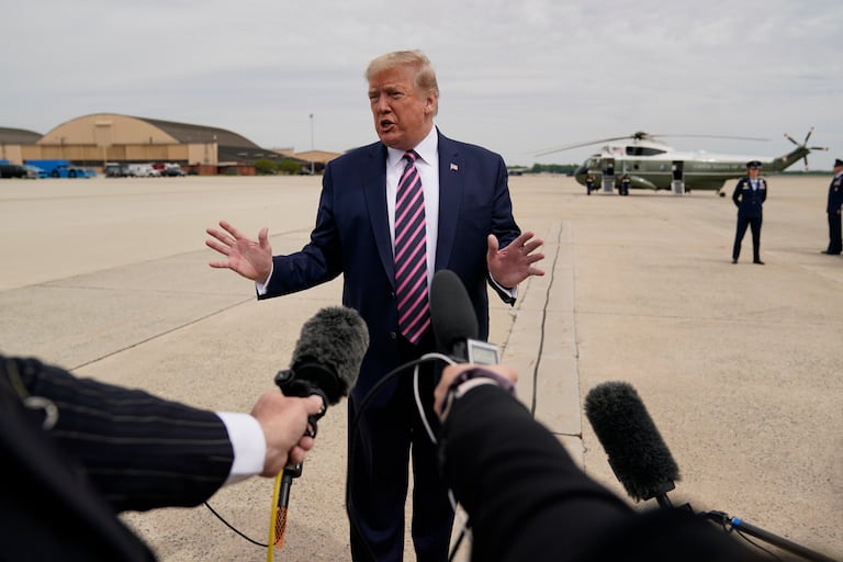 Donald Trump dirigiéndose a los medios el pasado 5 de mayo.