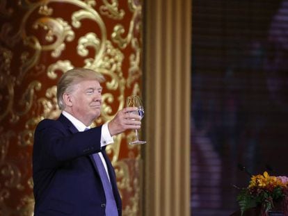 El presidente Trump, durante una cena este jueves en Pekín, China