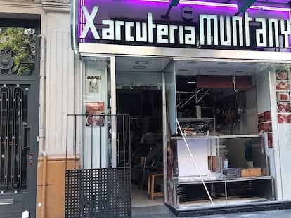 La charcutería saqueada en la calle de Creu Coberta durante los altercados en las fiestas de La Mercè.