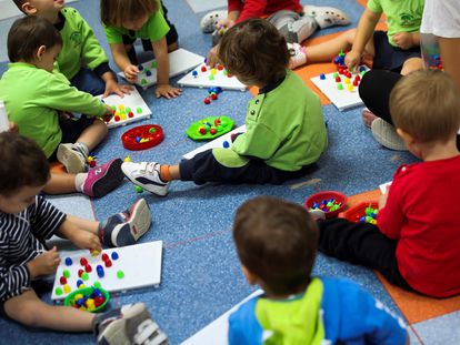 Alumnos y profesores de la Guardería "Las Acacias" de Madrid.