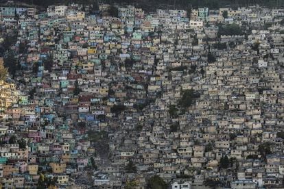 Centenares de casas pintadas de Jalousie, donde viven 80.000 almas.