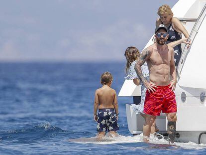 Lionel Messi con su familia el martes pasado en Ibiza.