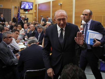 El ministro del Interior, Gérard Collomb, a su llegada a la audiencia parlamentaria por el caso Benalla