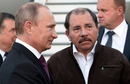 Los presidentes de Rusia, Vladimir Putin (izq) y de Nicaragua, Daniel Ortega.
