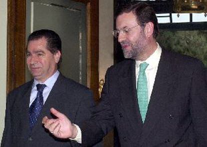 El ministro del Interior, Mariano Rajoy, durante la entrevista con su homólogo marroquí, Ahmed Midaui.