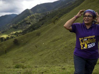 Victoria Sandino, miembro de las FARC, en mayo en el 53 aniversario de la fundaci&oacute;n del grupo en Tolima (Colombia)