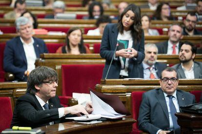 El president Carles Puigdemont, al Parlament.