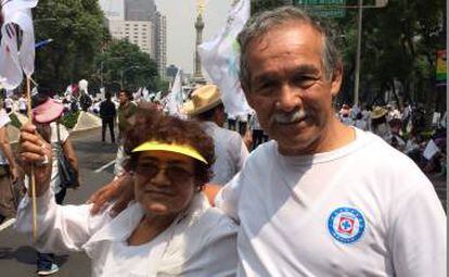 Pedro Lecona y Reina López durante la marcha por la Familia