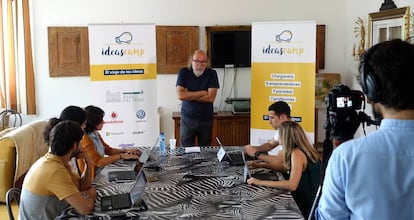El publicista Toni Segarra imparte su clase a los paricipantes de Ideas Camp