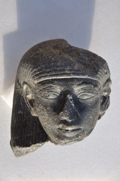 Cabeza hallada en la sexta campaña del templo de Tutmosis III.