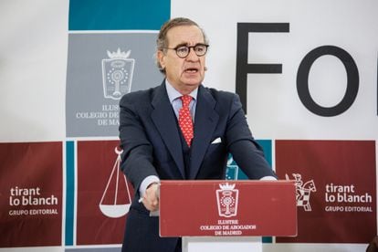 El decano del Colegio de Abogados de Madrid, José María Alonso, el jueves en el acto al que invitaron a la ministra de Igualdad. 