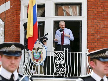 Assange, en la embajada ecuatoriana en Londres en 2012.