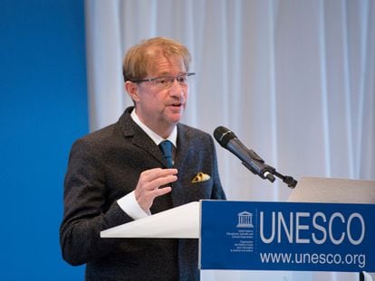 Andrés Roemer durante una conferencia de prensa de la UNESCO en 2017.