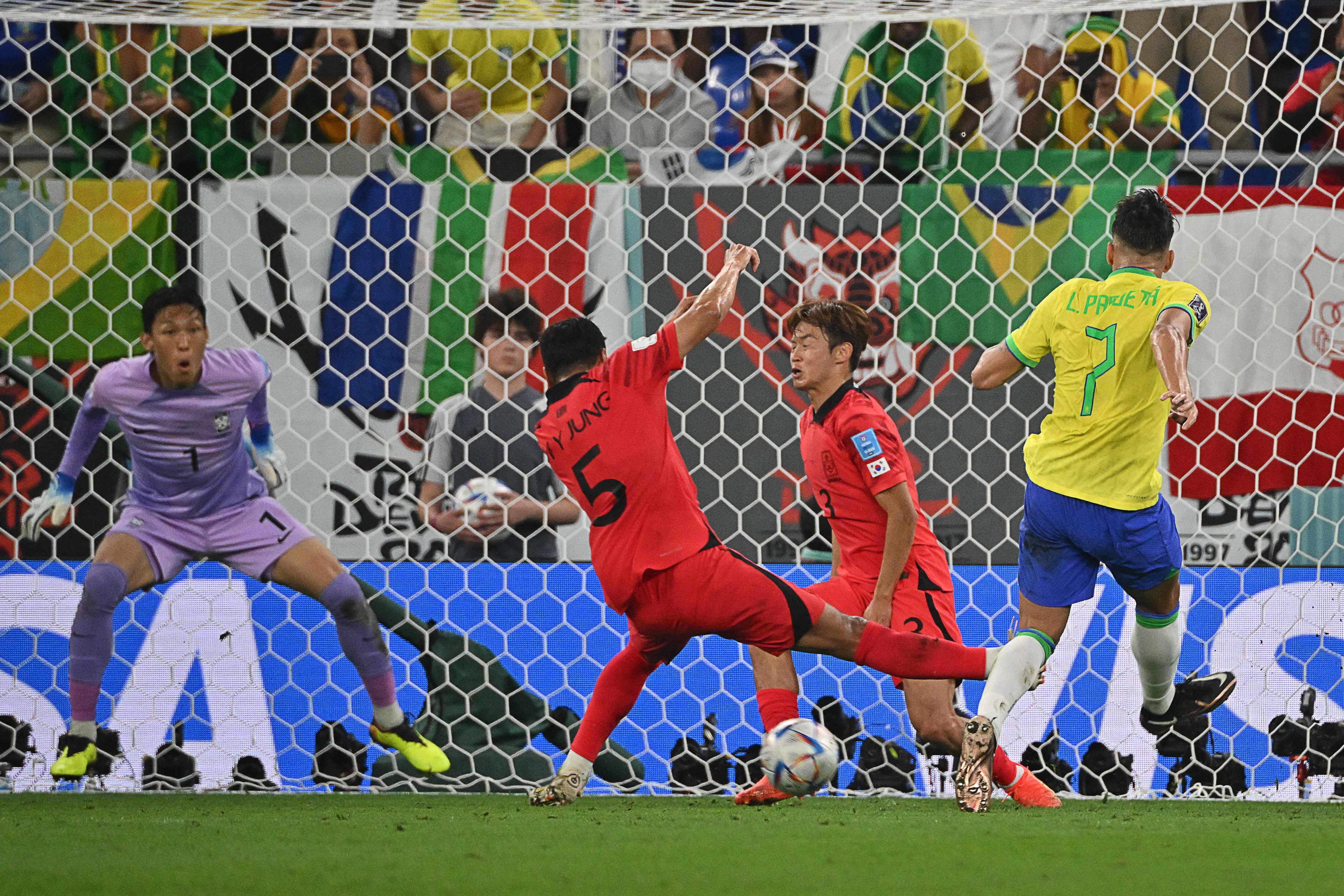 Paquetá anota el cuarto de Brasil en la primera parte.