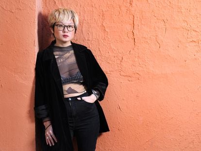 Susana Ye, periodista y poeta, retratada en el barrio de Lavapiés, en Madrid, el 24 de enero de 2024.