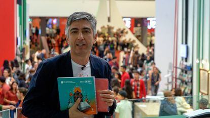 The journalist from EL PAÍS, Javier Rodríguez Marcos, at the Guadalajara International Book Fair.