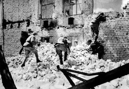 Soldados soviéticos en la batalla de Stalingrado, entre septiembre de 1942 y febrero de 1943.