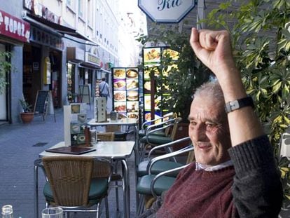 "Aquí me siento como el Robinson de Tournier. Es un mundo sin Otro, y cuando aparece Viernes es ya otro que otro", dice Leopoldo María Panero.
Foto: José Carlos Guerra