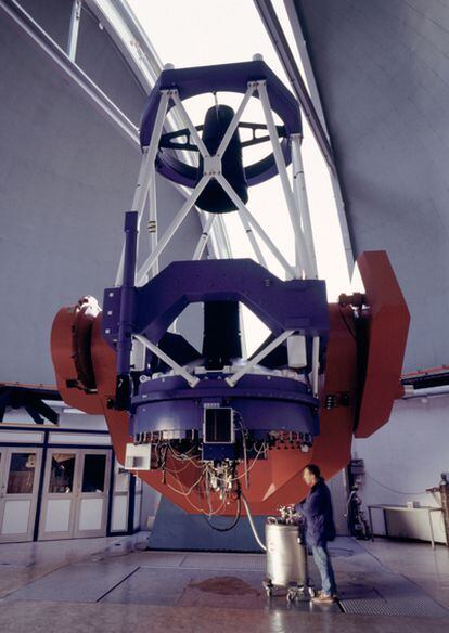 Telescopio de 2,2 metros de diámetro en La Silla (Chile) con el que se ha descubierto el planeta extrasolar HIP 13044 b