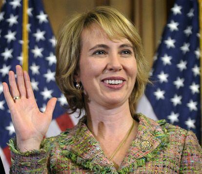 Gabrielle Giffords cuando tomó posesión de su cargo como senadora