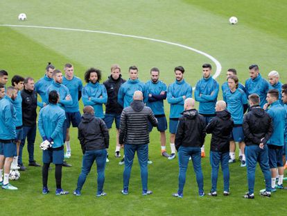 El Real Madrid durante el entrenamiento. En vídeo, declaraciones de ZInedine Zidane, entrenador del Real Madrid.