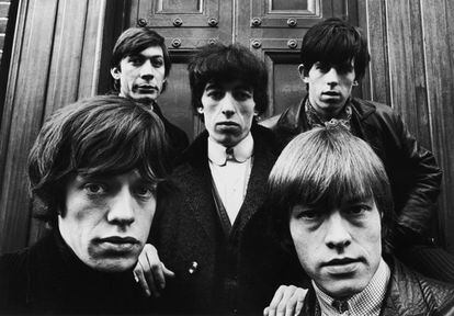Mick Jagger, Charlie Watts, Bill Wyman, Keith Richards y Brian Jones en la iglesia de St. George en Hanover Square (Londres), el 17 de enero de 1964.