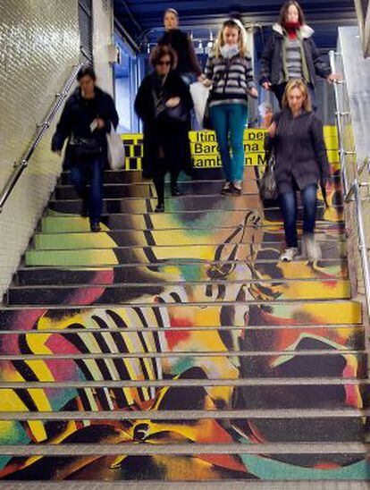 Estaci&oacute;n de Jaume I de la l&iacute;nea 4 del metro de Barcelona, decorada con alusiones a Mir&oacute;. 