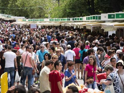 Gran afluencia de visitantes en la Feria del Libro, el pasado 5 de junio.