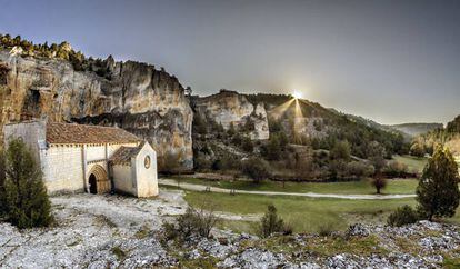 La ermita de San Bartolom&eacute;, en el ca&ntilde;&oacute;n del r&iacute;o Lobos, en Ucero (Soria).&nbsp;