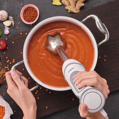 La batidora de mano es un accesorio muy versátil en la cocina. GETTY IMAGES.