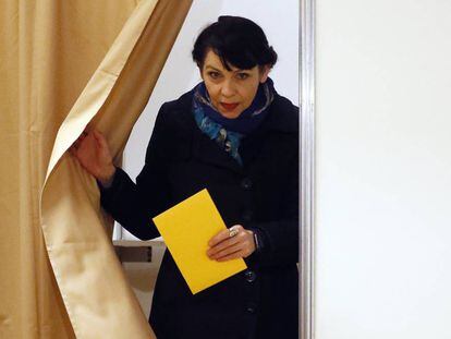 Birgitta Jonsdottir, l&iacute;der del Partido Pirata, tras haber depositado su voto. 