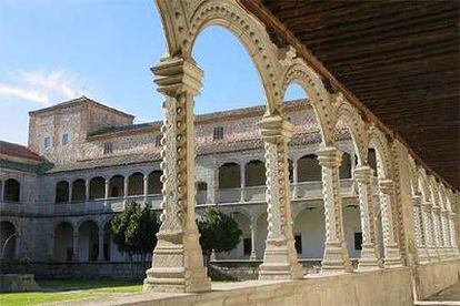 El claustro de los Reyes del monasterio de Santo Tomás, en Ávila.