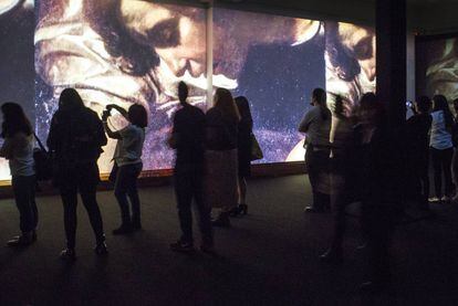 Sala audiovisual de la muestra de Caravaggio en el MUNAL