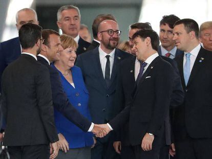 La canciller alemana Angela Merkel, el presidente francés Emmanuel Macron con el primer ministro belga Charles Michel y el primer ministro italiano Giuseppe Conte  en la sede de la OTAN en Bruselas.