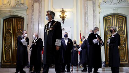 El presidente del Tribunal Supremo y del Consejo General del Poder Judicial, Carlos Lesmes, con miembros de la Sala de Gobierno en la apertura del año judicial, el pasado 6 de septiembre.