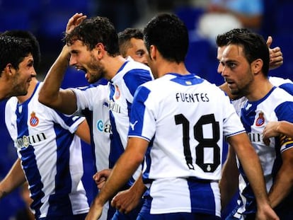 Los jugadores del Espanyol festejan el gol de Stuani