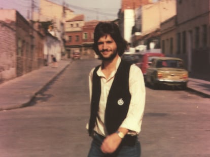 Fotografía de Vicente Cuervo Calvo en la calle Peña de la Atalaya (Madrid) en 1979, un año antes de ser asesinado.
